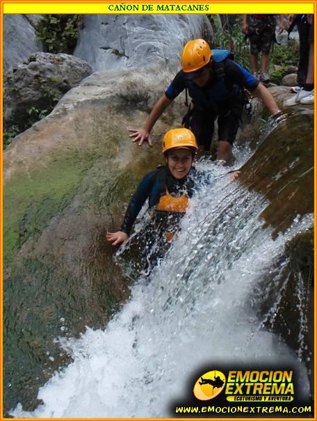 CAÑON DE MATACANES TE ESPERAN 2 RAPELES EN CASCADAS, MULTIPLES SALTOS AL AGUA, TOBOGANES NATURALES Y HASTA RIOS SUBTERRANEOS QUE TENDRAS QUE CRUZAR, VIVE ESTA AVENTURA.